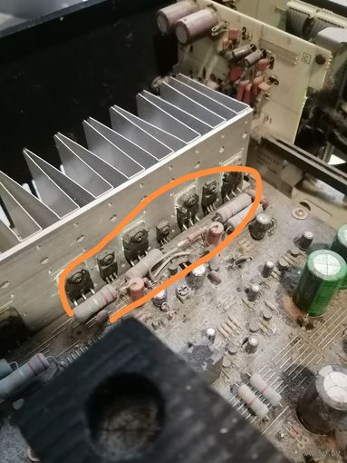 Интегральный усилитель YAMAHA AX-700.80 е годы