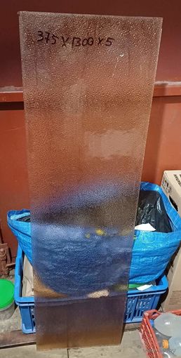 Стекло листовое 375 мм х 1300 мм х 5 мм , узорчатое, коричневого цвета Есть 2 шт. СМОТРИТЕ ДРУГИЕ СТЕКЛА, ПРЕДСТАВЛЕННЫЕ В СПИСКЕ НИЖЕ, В ОПИСАНИИ!!!