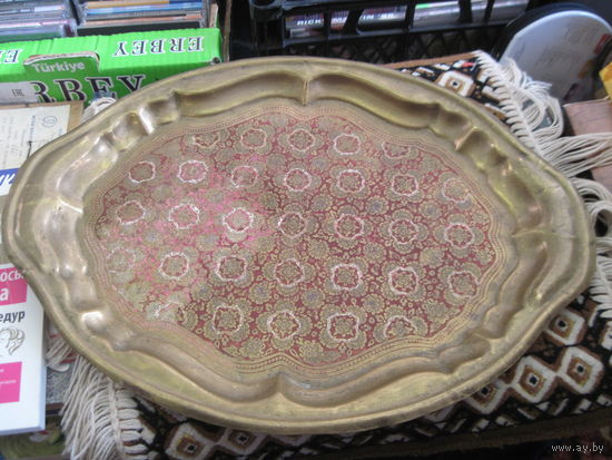 Поднос латунный с эмалями.