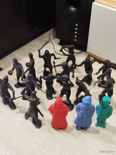 Большие пластиковые игрушки ссср,17 шт с рубля