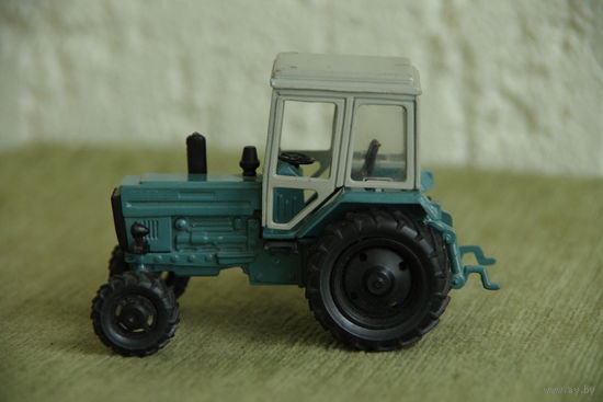 Модель трактор " Беларус " м  1 : 43  ( металл)