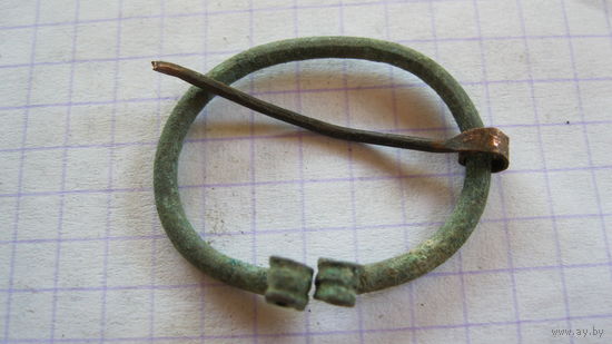 Застежка древняя (фибула). Бронза, литье.