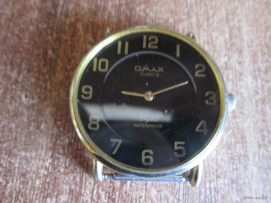 Часы электронные Omax.