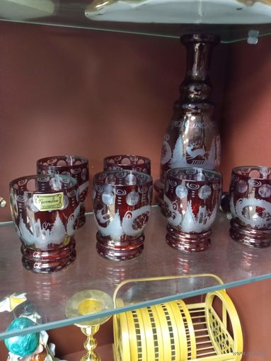 Антикварный графин с рюмками