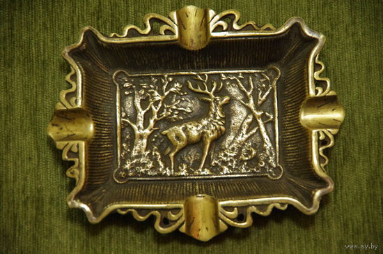 Пепельница латунная  (  13,5  х 17 см )