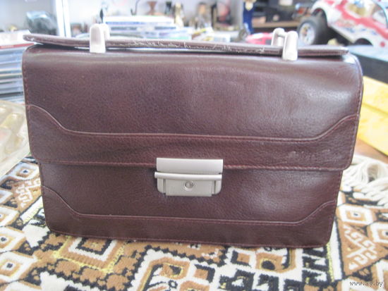 Барсетка кожаная.