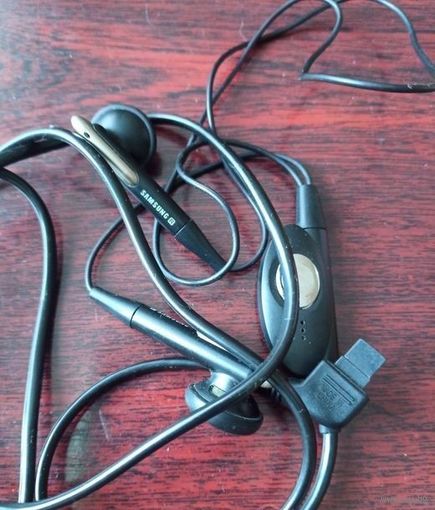 Наушники четыре вида