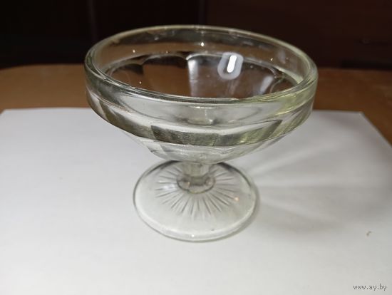 Винтаж: Антикварная вазочка конфетница креманка,на ножке, Мальцовское стекло