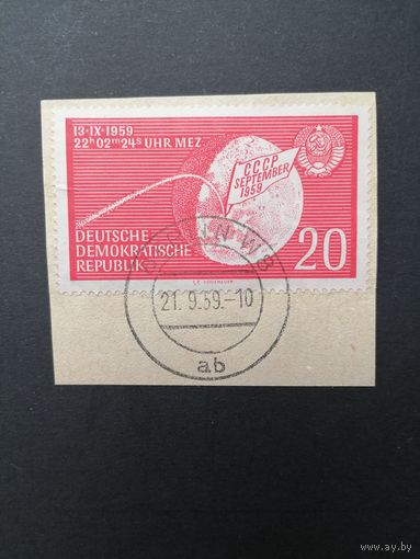 ГДР 1959 Марка на вырезке "Полет советского спутника "Луна-2" к Луне" (гашение) Mi.721 каталог 1.00 евро