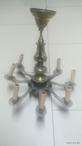 Старая латунная люстра