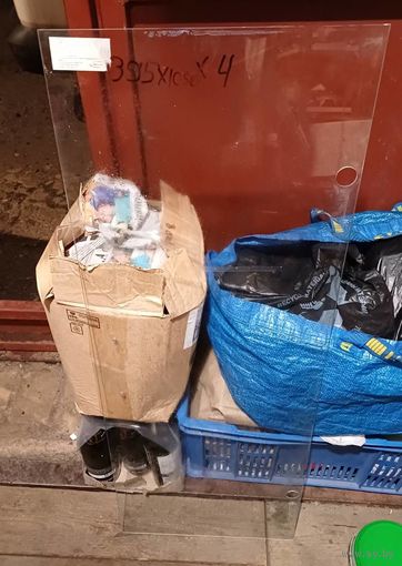 Стекло листовое 395 мм х 1050 мм х 4 мм,  ровные края – от дверки шкафа, с вырезами под петли  и ручку. 1 шт.  СМОТРИТЕ ДРУГИЕ СТЕКЛА, ПРЕДСТАВЛЕННЫЕ В СПИСКЕ НИЖЕ, В ОПИСАНИИ!!!