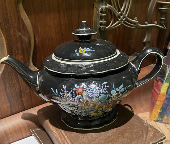 Фарфоровый большой чайник (Германия) роспись