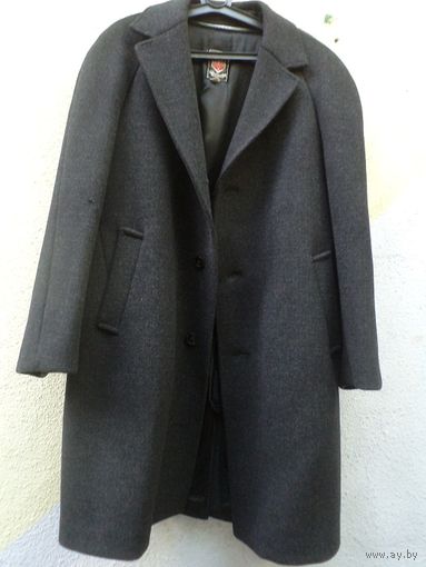 Югославское пальто времен СССР с подстежкой.