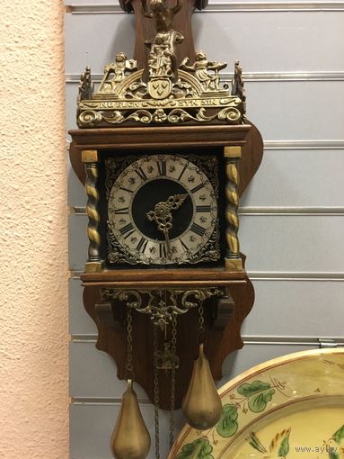 Часы настенные с гирями