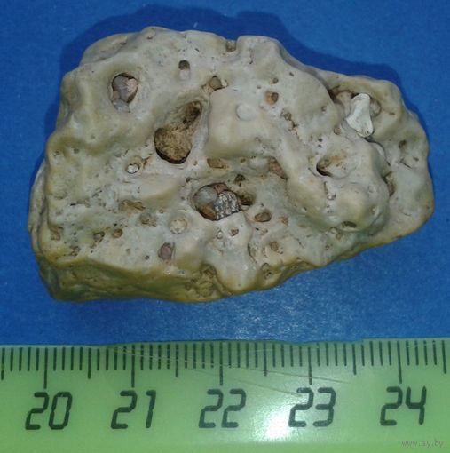 Минерал, окаменелость, с включением других кристалов, не частый