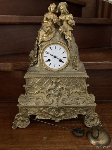 Антикварные каминные часы -Галантная сцена- Золоченая бронза, Франция XIX в.