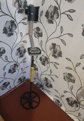 Металлоискатель Minelab Safari