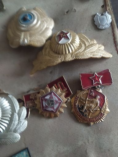 Значки военные и не только цена за все