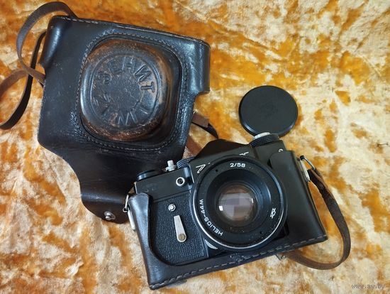 Фотоаппарат Зенит TTL Гелиос 44М. СССР