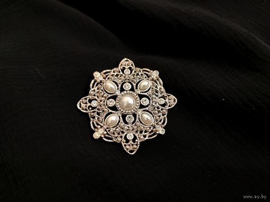 Брошь снежинка A.A.I.