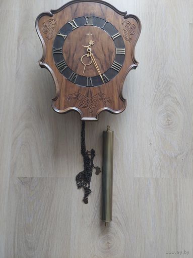 Часы настеныые гиревые