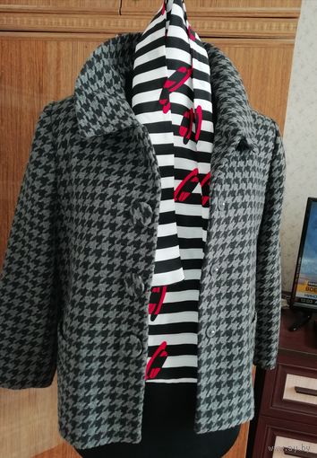 Теплый жакетик( 20%шерсть в составе ткани) на подкладке, с карманами, укороченым трехчетвертным рукавом, 44-46р. Универсален(элегантный, сочетается и в спортивном стиле).