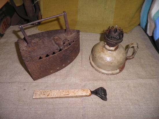 Утюг на углях,лампа керосиновая и ухват времён СССР,50-60-е г.(лот 02).С рубля.