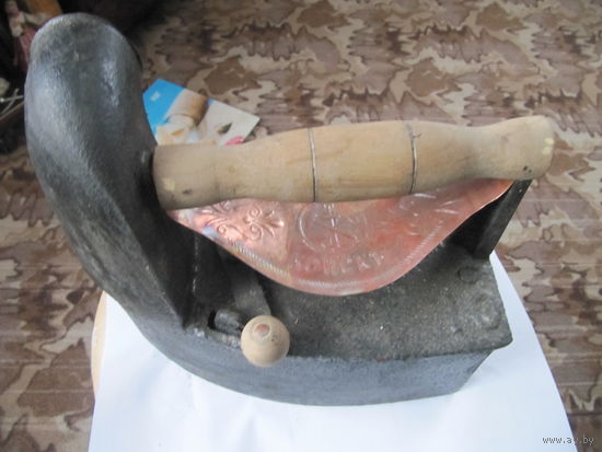 Утюг старинный