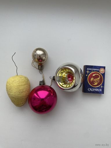 Лот елочных игрушек.
