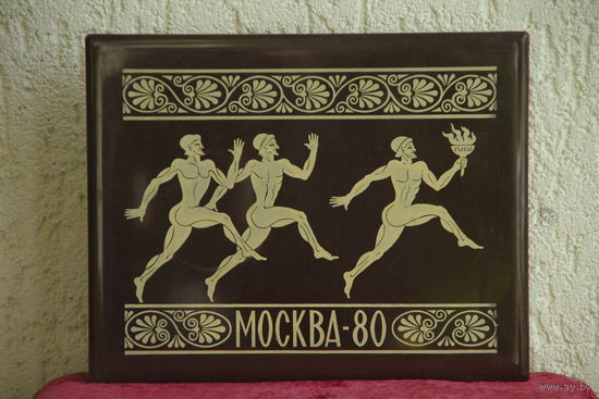 Шкатулка  (  21,5 см х 27 см , высота 5,5 см )