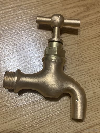 Старинный медный кран