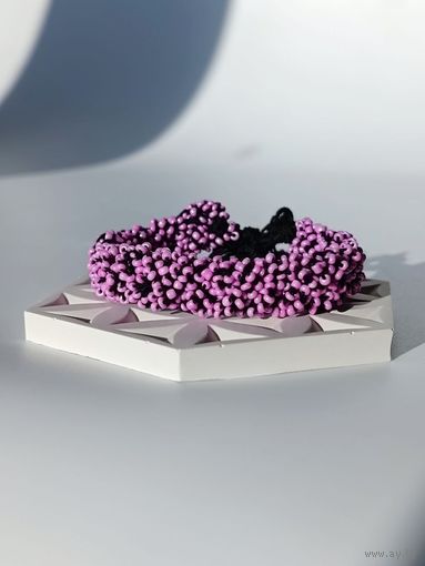 Широкий вязаный браслет из бисера