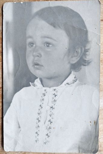 Фото мальчика. 1940-е?. 8х13 см.
