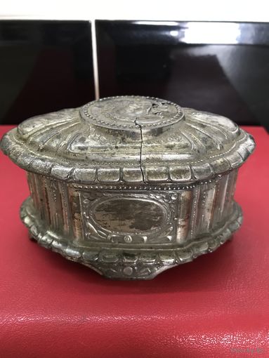 Шкатулка старинная.