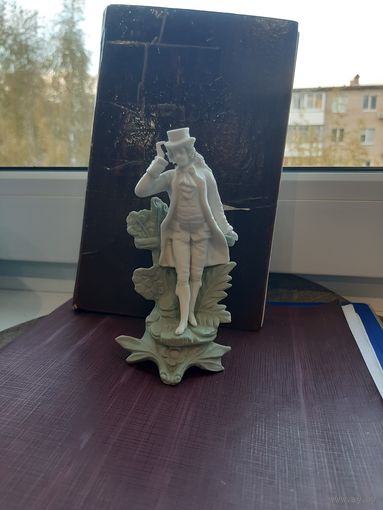 Статуэтка. Фарфор. Европа начало 20 века. С 1 рубля