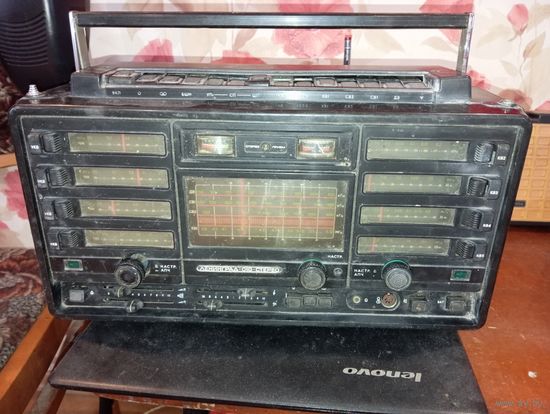 Корпус радиоприемника Ленинград - 010 - стерео . На запчасти .