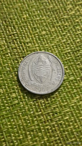 Ботсвана 1 тхебе 1987 г ( Гвинейский турако , редкий год )