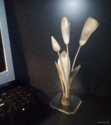 Композиция Тюльпаны СССР рог, кость 50-60-е гг