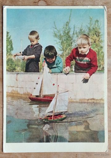 Бальтерманц Дм. Будущие капитаны. 1962 г. Подписана.