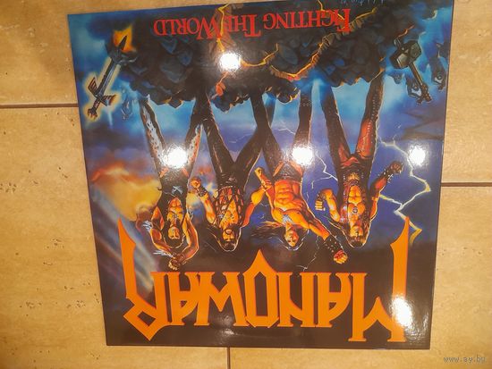 MANOWAR "FIGHTING THE WORLD" 1987/?  reissue LP E.U. ATCO 790563-1 -  MINT