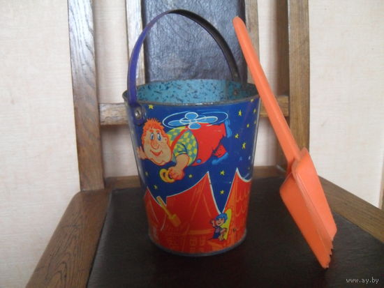 Детское ведерко и совок.