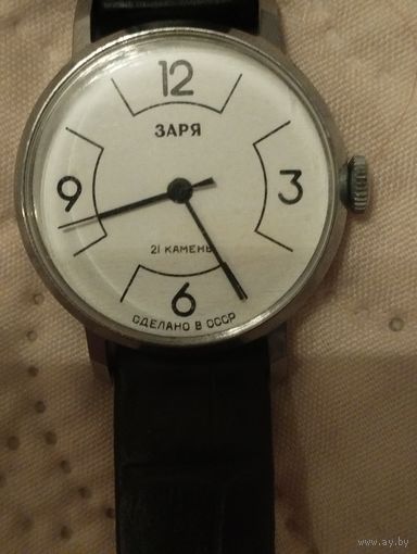 Часы Заря