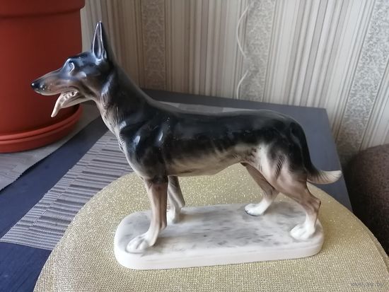 Статуэтка "немецкая овчарка " Германия .