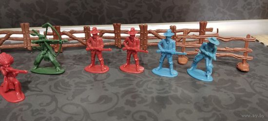 Солдатики, индейцы.