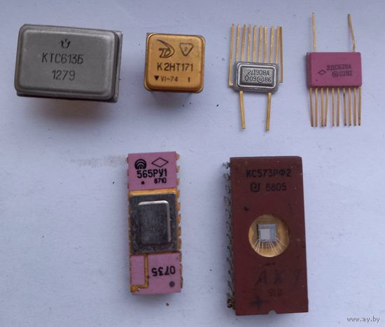Микросхемы Новые 7 штук