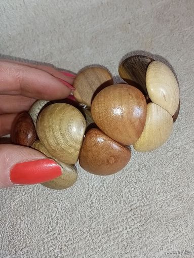 Стильный браслет из разных пород дерева