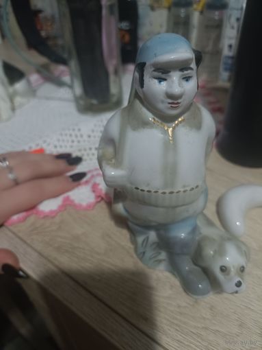 Статуэтка охотника