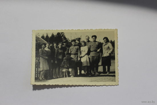 Фотография 1946 года, размер 8.5*5.5 см.