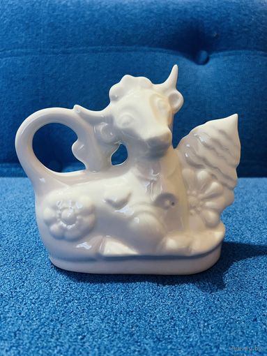 Редкая! Фарфор. Статуэтка "Корова" (Бык)  рельефный рисунок  ДФЗ  Винтаж!  АУКЦИОН не с рубля без МПЦ.