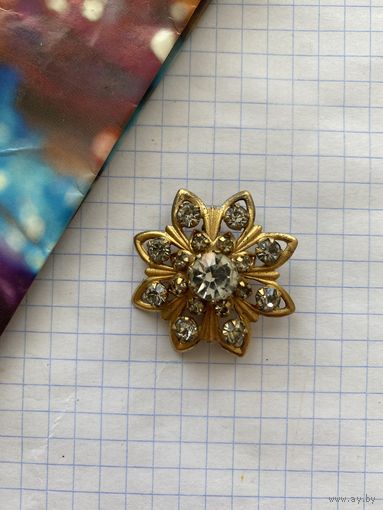 Брошь.